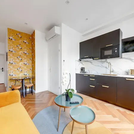 Apartment 208 Guerlain - Superb In